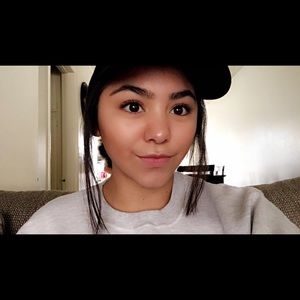 Meet your Posher, Elise